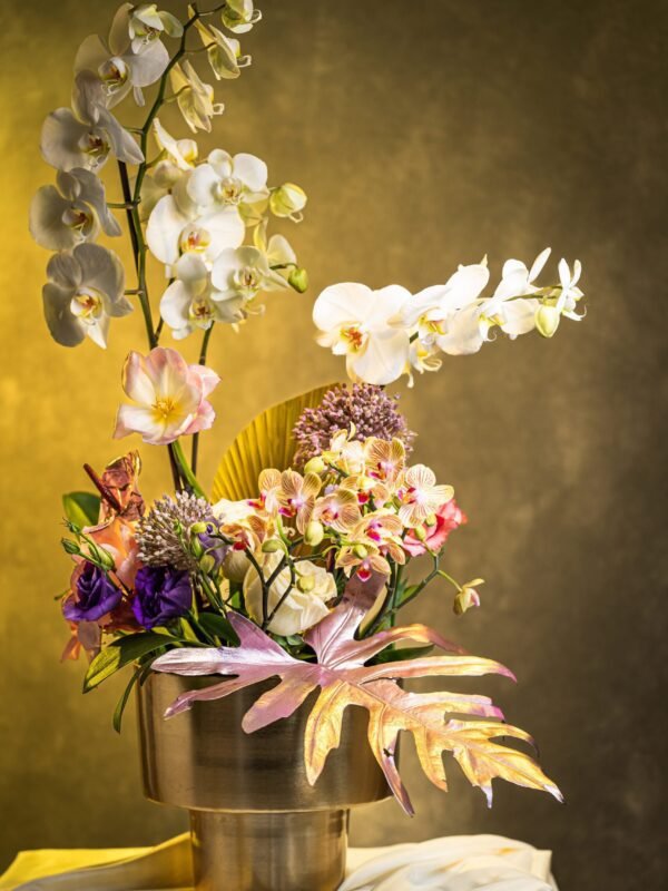 2 Orquideas diferente tamaño, hoja aerosol, mix floral